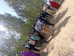 Quelques images de la visite guidée dans le cadre de l'activité de sensibilisation sur  l’importance de la protection de l’environnement à l’endroit des  scolaires au niveau du site arboretum de l’Université de Diffa.