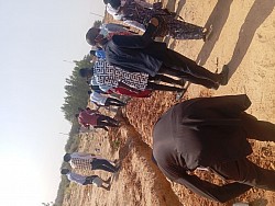 Quelques images de la visite guidée dans le cadre de l'activité de sensibilisation sur  l’importance de la protection de l’environnement à l’endroit des  scolaires au niveau du site arboretum de l’Université de Diffa.